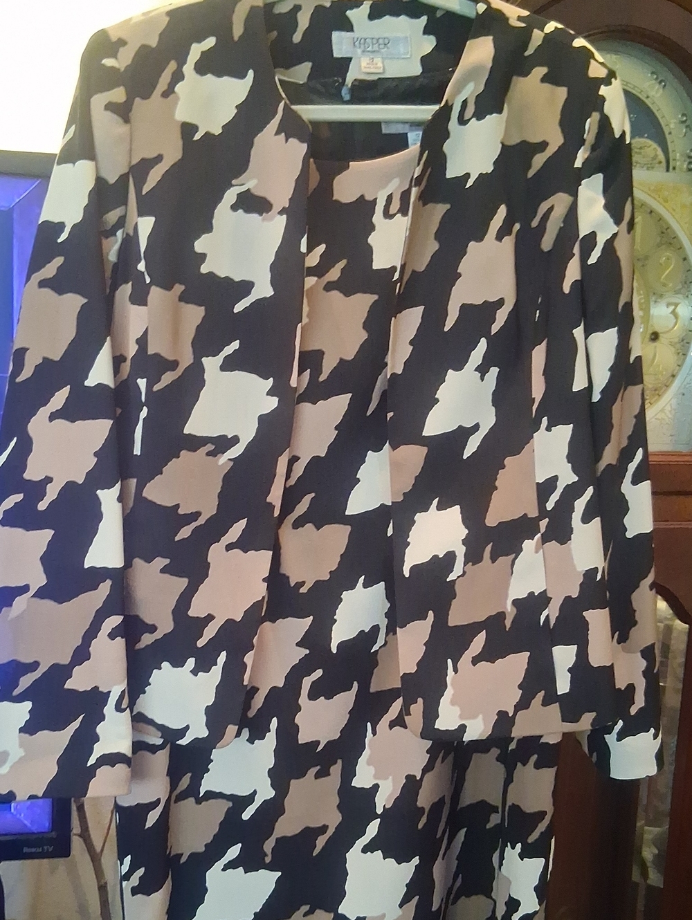 Kasper Black, White & Tan Abstract Print Shift Dress With Open-Front Blazer